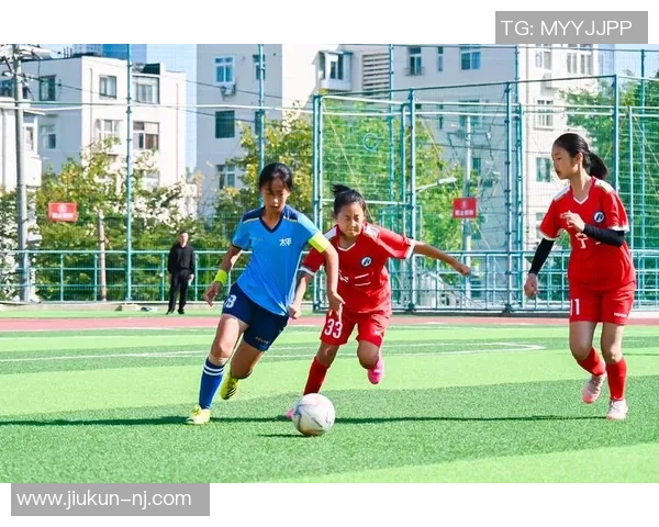 O型血足球明星的传奇故事与场上风采揭秘 O型血足球明星的传奇故事与场上风采揭秘