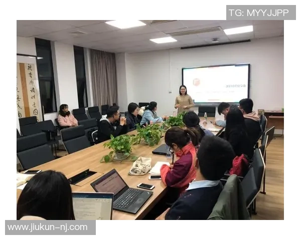 张芳独家分享网球心得与技巧助你提升球技的秘诀与经验